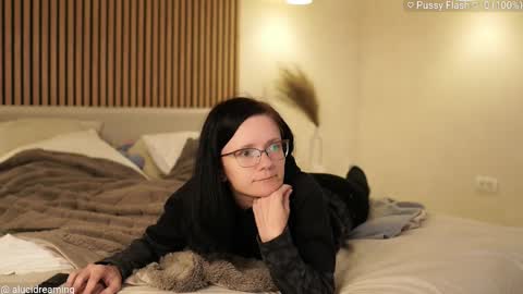 Snapshot of alucidreaming chatting on 10-05-25, 07:45 Lucid Dreaming online show from 10-05-25, 07:45