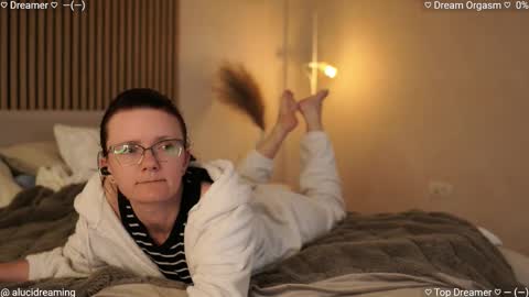 Snapshot of alucidreaming chatting on 10-22-25, 07:02 Lucid Dreaming online show from 10-22-25, 07:02