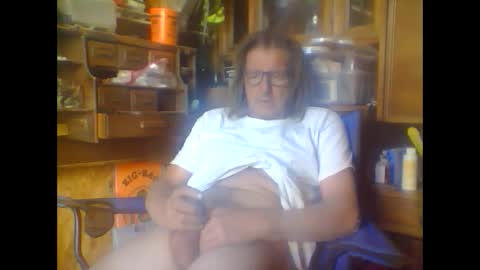 Snapshot of alwayshard4u1 chatting on 01-01-25, 07:10 alwayshard4u1 online show from 01-01-25, 07:10