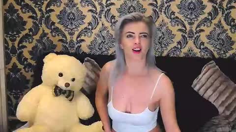 Snapshot of alyblonde chatting on 02-07-25, 05:18 aly online show from 02-07-25, 05:18