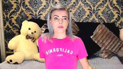 Snapshot of alyblonde chatting on 02-09-25, 10:53 aly online show from 02-09-25, 10:53