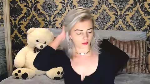 Snapshot of alyblonde chatting on 02-21-25, 10:17 aly online show from 02-21-25, 10:17