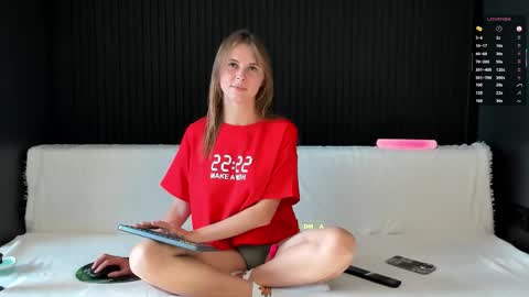 Alena online show from 09-27-25, 01:05