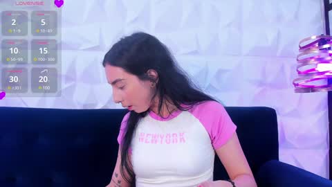 Snapshot of alys_molly chatting on 01-11-25, 11:02 sopie online show from 01-11-25, 11:02