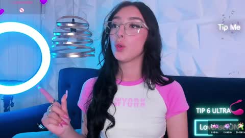 Snapshot of alys_molly chatting on 01-11-25, 05:07 sopie online show from 01-11-25, 05:07