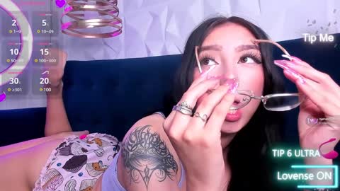 Snapshot of alys_molly chatting on 01-18-25, 02:12 sopie online show from 01-18-25, 02:12