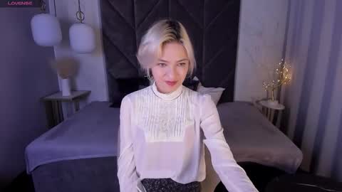 Alysia online show from 10-17-25, 02:41