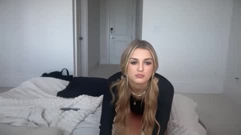 Snapshot of alyssastonee chatting on 09-28-25, 09:31 alyssastonee online show from 09-28-25, 09:31