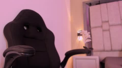 Snapshot of alysslender chatting on 12-02-25, 11:26 Alys online show from 12-02-25, 11:26