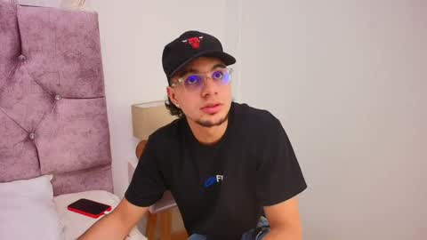 Amadeo Wild online show from 02-06-25, 03:20