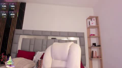 Snapshot of amaiarojas7 chatting on 12-15-25, 07:40 Amaia online show from 12-15-25, 07:40