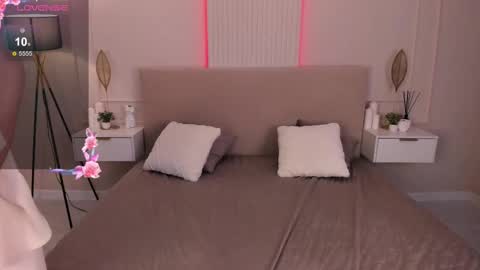 Amalia online show from 02-12-25, 05:47