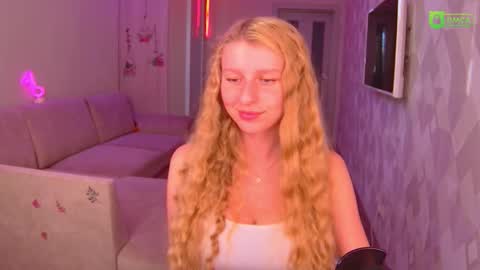 Snapshot of amaliaqueen999 chatting on 10-26-25, 01:17 Amalia online show from 10-26-25, 01:17