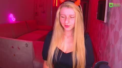 Snapshot of amaliaqueen999 chatting on 10-30-25, 03:02 Amalia online show from 10-30-25, 03:02