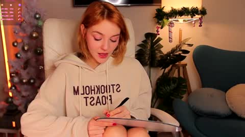 Snapshot of amanda__fox chatting on 12-21-24, 08:07 Amanda fox online show from 12-21-24, 08:07