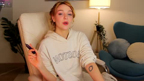 Snapshot of amanda__fox chatting on 02-08-25, 01:33 Amanda fox online show from 02-08-25, 01:33