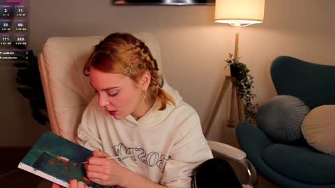 Snapshot of amanda__fox chatting on 02-08-25, 04:36 Amanda fox online show from 02-08-25, 04:36