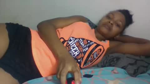 Snapshot of amandaaa25 chatting on 09-25-25, 06:44 amandaaa25 online show from 09-25-25, 06:44