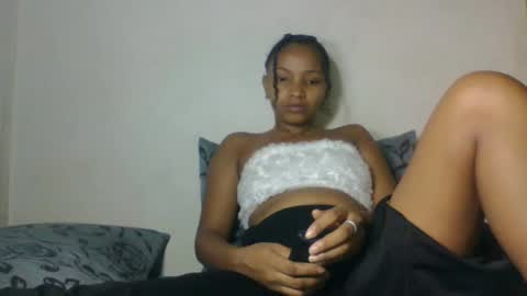 Snapshot of amandaaa25 chatting on 09-28-25, 12:43 amandaaa25 online show from 09-28-25, 12:43