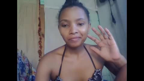 Snapshot of amandaaa25 chatting on 10-17-25, 12:19 amandaaa25 online show from 10-17-25, 12:19