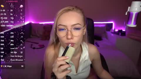 Snapshot of amandaafire chatting on 02-23-25, 09:11 Amanda online show from 02-23-25, 09:11