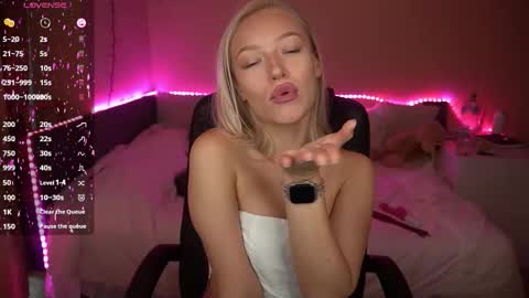 Snapshot of amandaafire chatting on 09-24-25, 06:17 Amanda online show from 09-24-25, 06:17