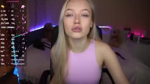 Snapshot of amandaafire chatting on 10-11-25, 06:45 Amanda online show from 10-11-25, 06:45