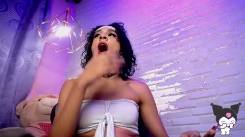 Snapshot of amandableade chatting on 02-22-25, 10:09 A M A N D A online show from 02-22-25, 10:09