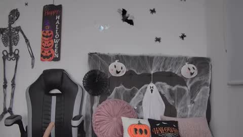 Amanda online show from 10-15-25, 02:11