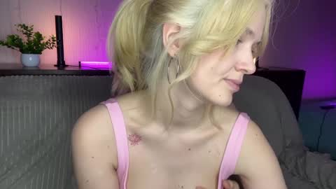 Snapshot of amandatalk chatting on 03-09-25, 11:25 amandatalk online show from 03-09-25, 11:25