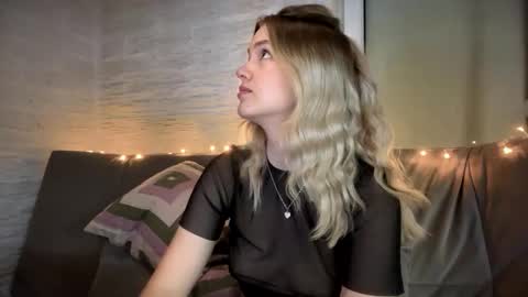 Snapshot of amandatalk chatting on 11-19-25, 06:13 amandatalk online show from 11-19-25, 06:13