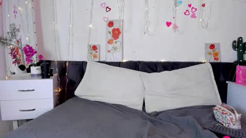 AmaraMoon  online show from 11-05-25, 07:58