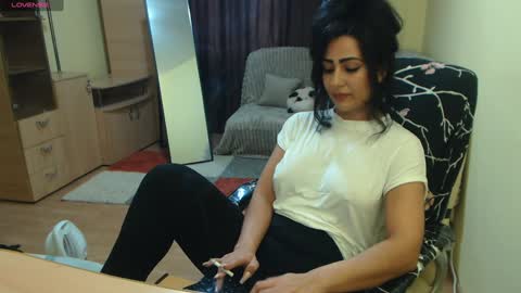 Snapshot of amazinerika chatting on 01-22-25, 10:40 Amazinerika online show from 01-22-25, 10:40