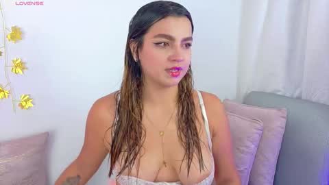 Snapshot of ambar_carterr chatting on 12-15-25, 03:33 Ambar online show from 12-15-25, 03:33