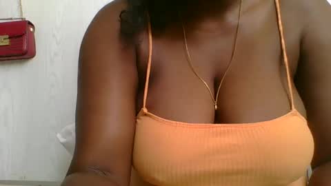 Snapshot of ambar_jasiri chatting on 12-14-24, 10:13 Mia online show from 12-14-24, 10:13