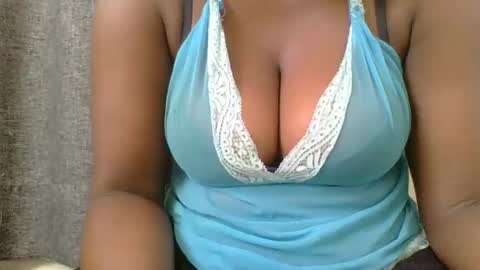 Snapshot of ambar_jasiri chatting on 01-14-25, 09:56 Mia online show from 01-14-25, 09:56