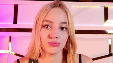 Snapshot of ambar_rosse25 chatting on 11-28-25, 11:35 Julieta online show from 11-28-25, 11:35