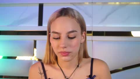 Snapshot of ambar_rosse25 chatting on 12-15-25, 11:47 Julieta online show from 12-15-25, 11:47