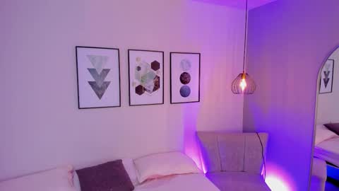 ambarevans_ online show from 10-23-25, 11:42