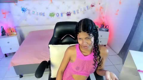 Snapshot of ambeer_fox_ chatting on 10-31-25, 06:20 Amber online show from 10-31-25, 06:20