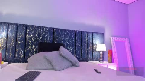 Snapshot of ambeer_fox_ chatting on 11-15-25, 06:15 Amber online show from 11-15-25, 06:15