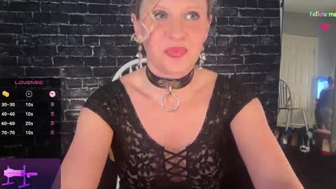 Snapshot of amberjade_aj chatting on 10-22-25, 12:11 Amber Jade online show from 10-22-25, 12:11