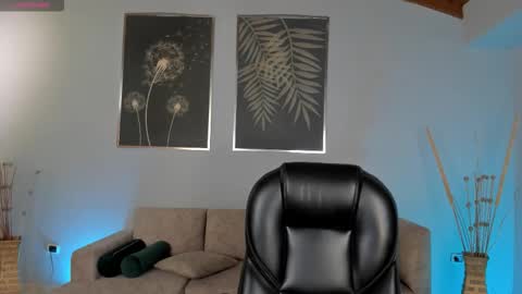 Snapshot of amberlewis_ chatting on 10-25-25, 02:52 Amber online show from 10-25-25, 02:52