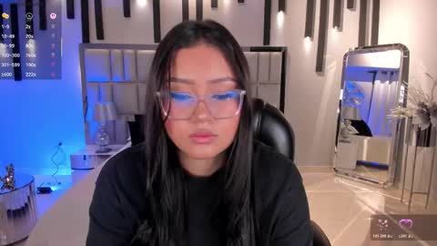 Snapshot of amberlewis_ chatting on 11-06-25, 03:07 Amber online show from 11-06-25, 03:07