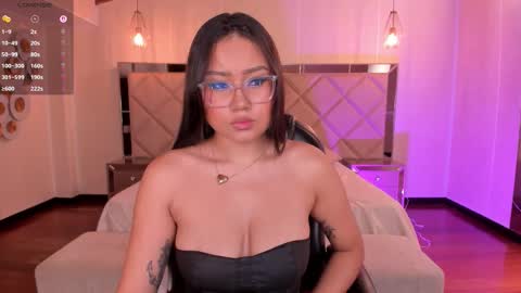 Snapshot of amberlewis_ chatting on 11-18-25, 03:01 Amber online show from 11-18-25, 03:01