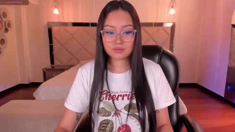 Snapshot of amberlewis_ chatting on 11-21-25, 02:43 Amber online show from 11-21-25, 02:43