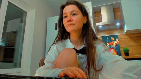 Snapshot of ameli_moon chatting on 01-14-25, 04:08 Eileen online show from 01-14-25, 04:08