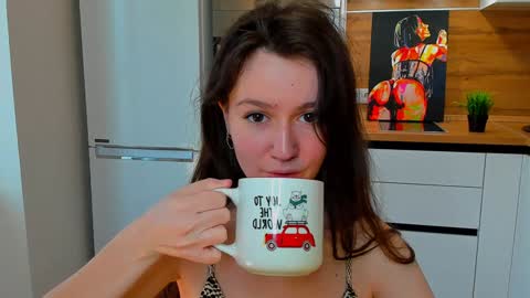 Snapshot of ameli_moon chatting on 01-22-25, 08:51 Eileen online show from 01-22-25, 08:51