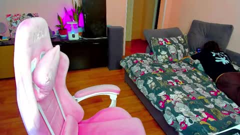 Snapshot of ameli_moon chatting on 10-28-25, 01:36 Eileen online show from 10-28-25, 01:36