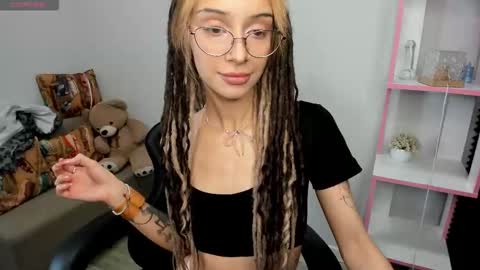 Ameli online show from 11-23-25, 01:05